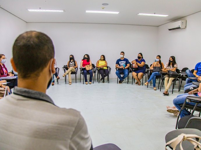 Arapiraca lança campanha Agosto Lilás com treinamento de visitadores do Criança Feliz