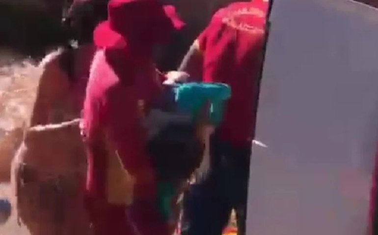 Criança de 5 anos morre atingida por hélice de lancha, na Praia do Gunga