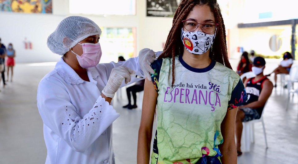 Quarta dose contra Covid-19 é liberada para pessoas acima de 18 anos em São Cristóvão