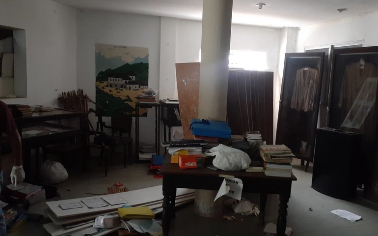 Parte do acervo da Casa de Graciliano Ramos é destruído em meio a obra que não tem fim