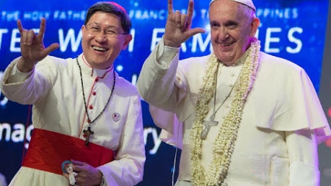 Um gesto do Papa gera polêmica na internet