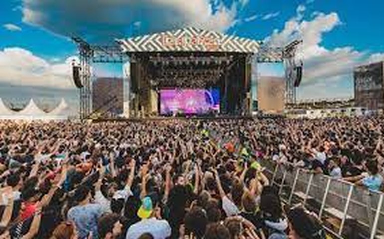 Lollapalooza 2024: 2° dia é marcado por muita lama e 'roteiro perfeito' dos Titãs; leia balanço