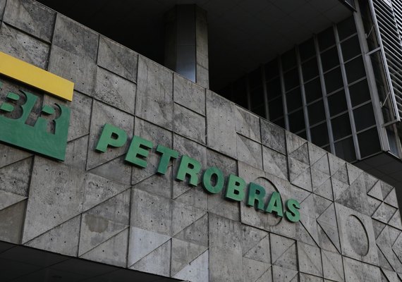 Petrobras bate recorde de produção de gasolina e diesel S10 em junho