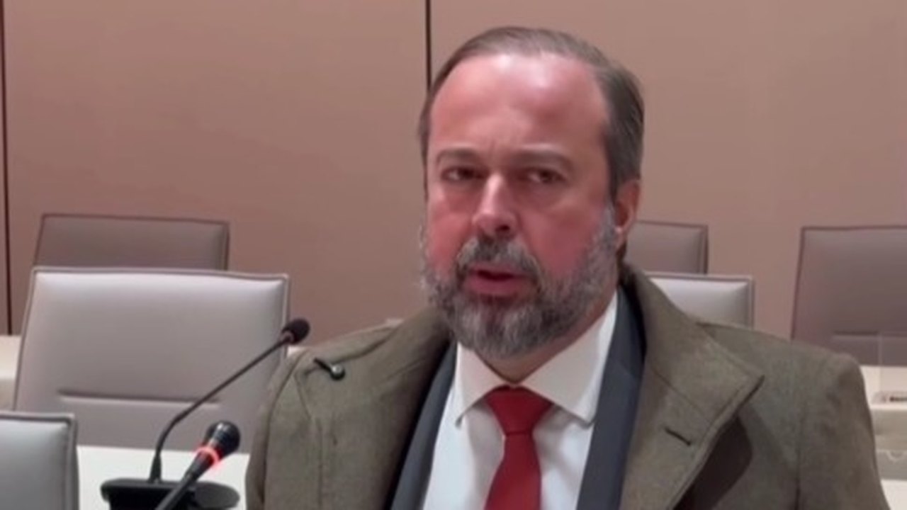 É urgente aprovação de projeto de lei sobre minerais críticos que saiu da Câmara, diz ministro
