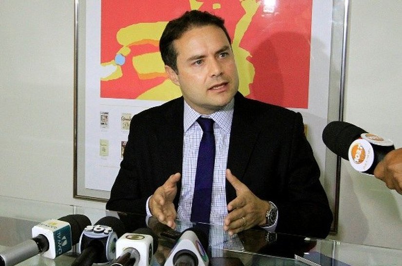 Renan Filho afirma que vai corrigir dívida pública do Estado