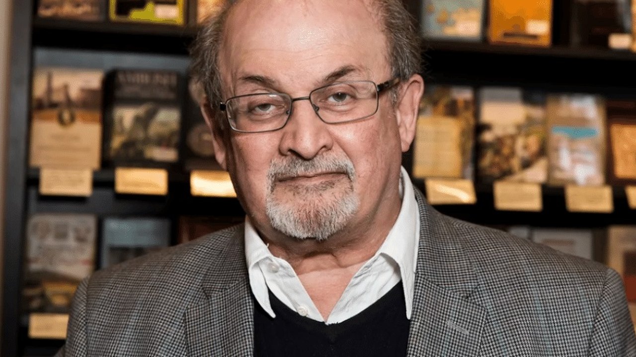 Escritores farão evento em Nova York para homenagear Salman Rushdie
