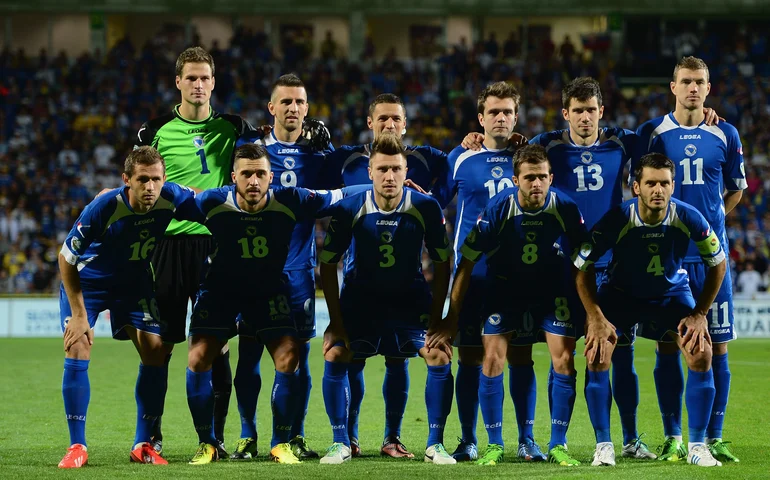 Bósnia e Herzegovina divulga lista de 26 convocados com veterano Dzeko