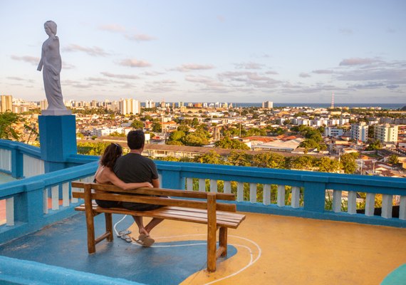 Maceió é um dos destinos mais procurados por casais no Dia dos Namorados, segundo Kayak