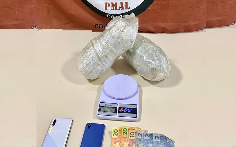 PM apreende drogas e simulacro de pistola em operações em Delmiro Gouveia e Arapiraca