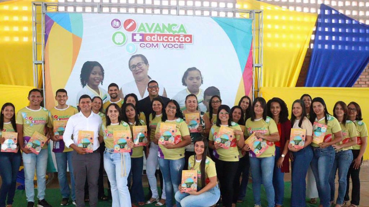 Profissionais da Educação de Santana do Mundaú participam de formação sobre livro ‘Cidade da Gente’