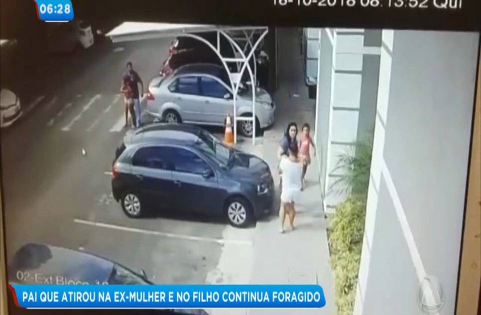 Câmeras de segurança mostram momento da fuga do suspeito de balear mãe e filho no Inácio Barbosa
