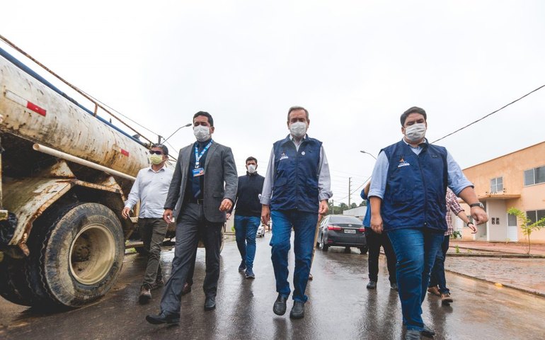 Prefeito em exercício Ronaldo Lessa visita residencial que será entregue a 500 famílias
