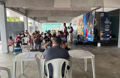 Castramóvel promove castrações de animais comunitários em Guaxuma