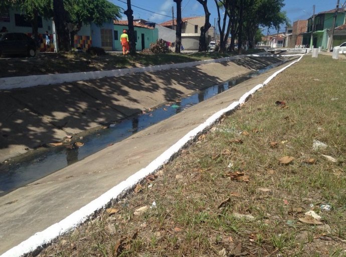 Slum realiza limpeza em canais do Vergel e Mangabeiras