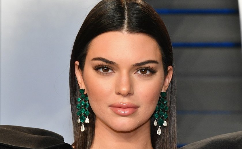 Kendall Jenner diz que estava bêbada ao fazer tatuagem nos lábios