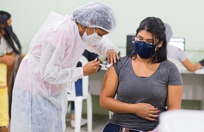 Quem tomou Coronavac em 25 de março tomará segunda dose nesta terça