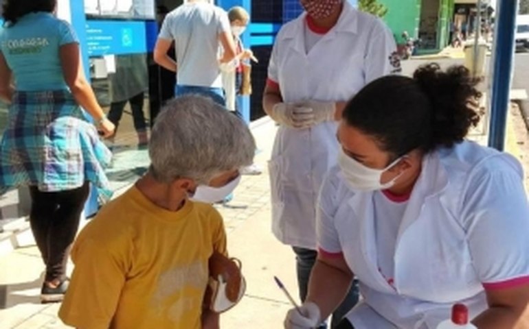 Com 2 mortes, pequena Quatá depende de ambulância para casos graves de covid-19