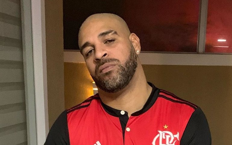 Adriano diz que errou ao deixar Flamengo em 2010: ‘Minha cabeça ficou no Brasil’