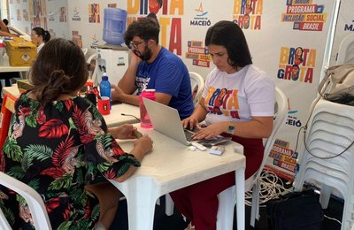 Ação na Aldeia do Índio emite cartões de embarque e desenvolve atividades educativas de trânsito