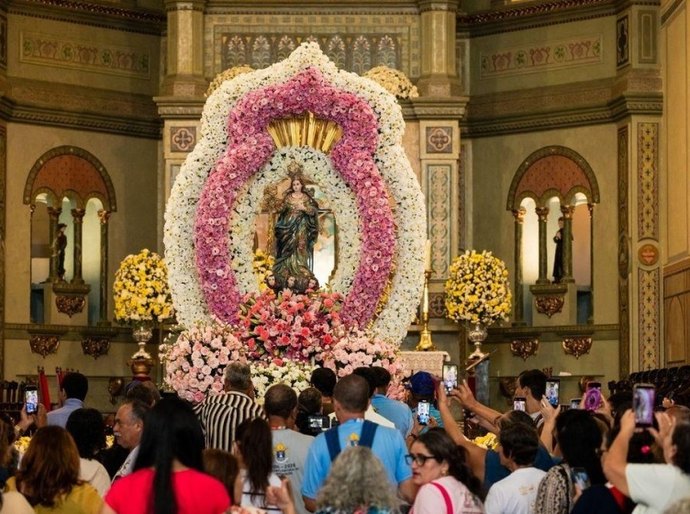 Prefeito Rodrigo Cunha prestigia encerramento das celebrações da Festa da Padroeira de Maceió