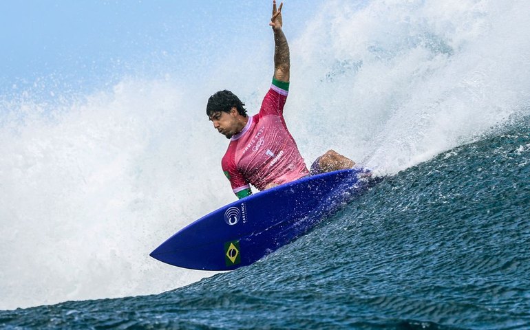Medina perde para australiano e fica fora da final do surfe