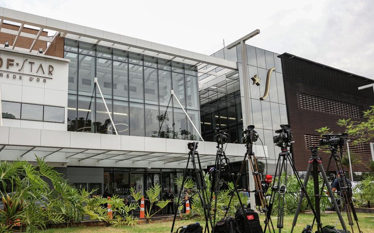 Bolsonaro volta a apresentar crise de soluços e passará por novo procedimento na segunda-feira