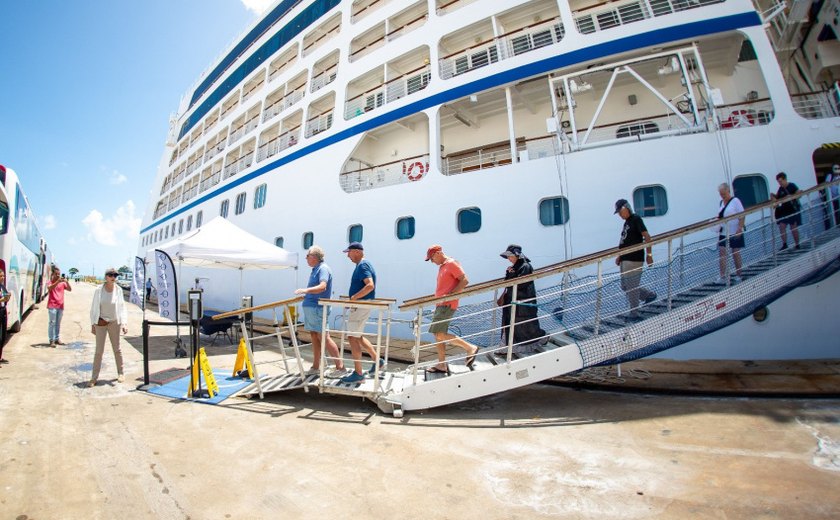 Cruzeiro Insignia: mais de 500 turistas estrangeiros conhecem os atrativos de Maceió
