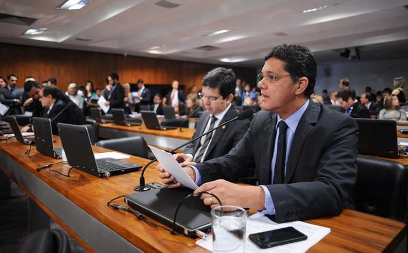 Jucá propõe fim de sigilo de investigações relacionadas à administração pública