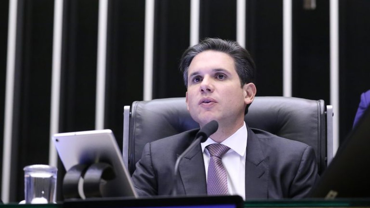 Motta anuncia aceleração de projeto que garante gratuidade da mala de mão em voos