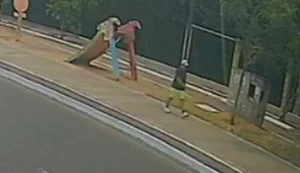 Caçada em Arapiraca: novas imagens mostram homem seguindo Cícera Laura no Bosque antes do crime; suspeito usava short amarelo