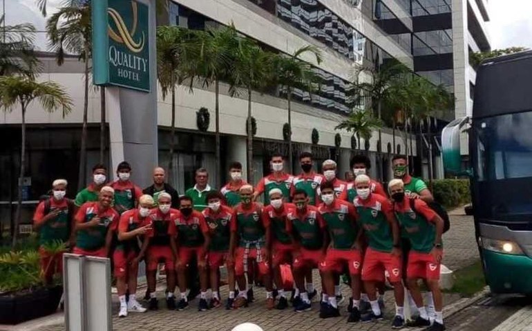 CSE desembarca e São Caetano e já treina para jogo contra São Paulo; Partida será transmitida pelo SPORT TV