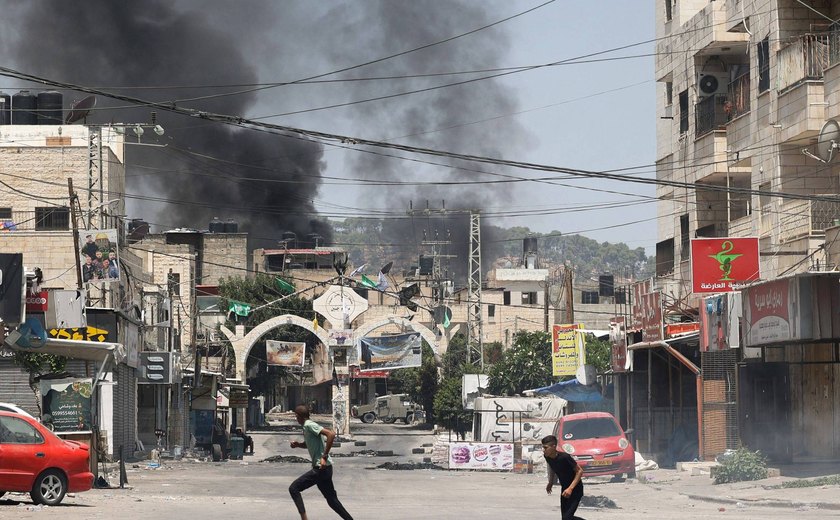 Israel afirma ter destruído túnel do Hezbollah que percorria seu território; veja