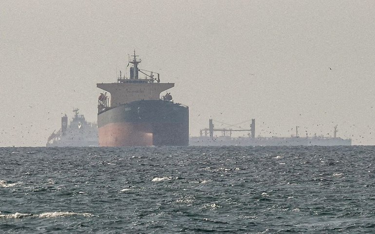 Emirados Árabes Unidos reclamam que Ormuz segue controlado pelo Irã