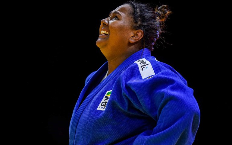 Judoca Bia Souza vence nº 1 do mundo, vai à final e garante medalha para o Brasil em Paris-2024