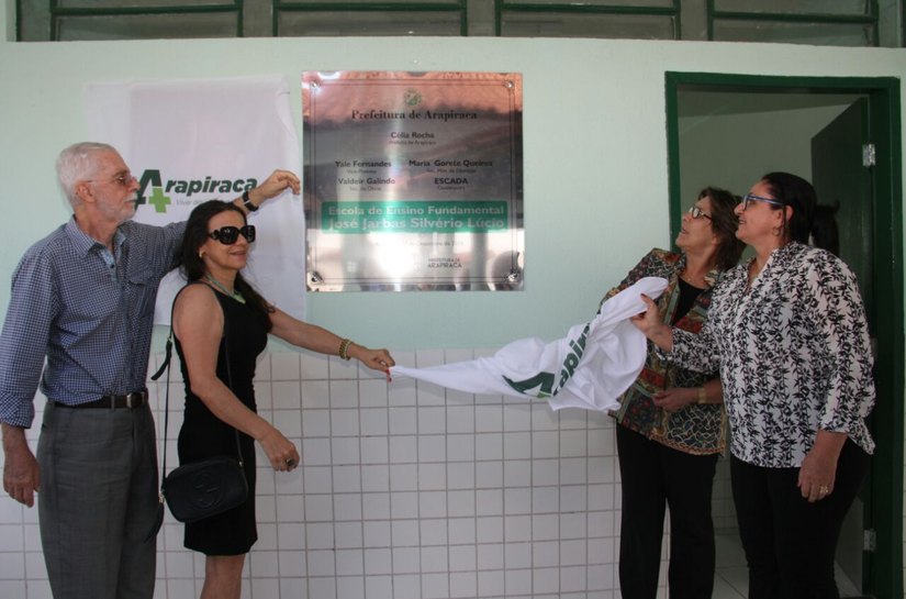 Célia inaugura escola na Canafístula homenageando Jarbas Lúcio