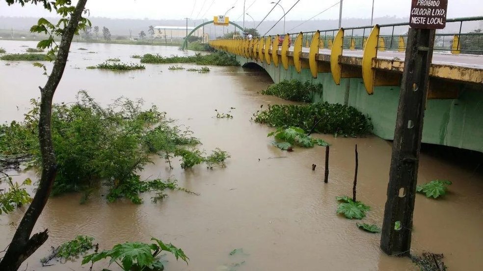 Chuva forte provoca transbordamento do Rio São Miguel e deixa mais de 220 desabrigados em São Miguel dos Campos