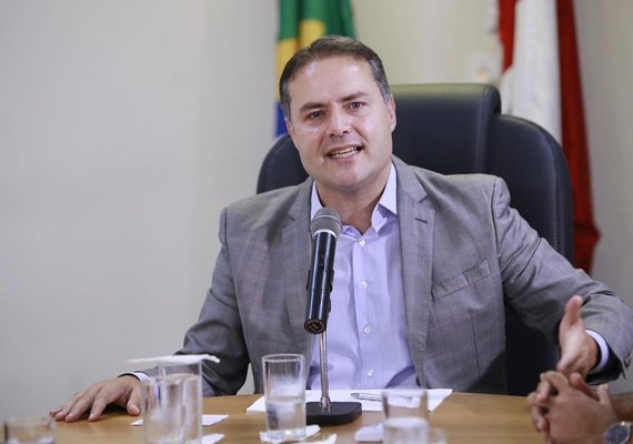 Governador anuncia liberação de R$ 8 milhões para operação de enfrentamento à seca