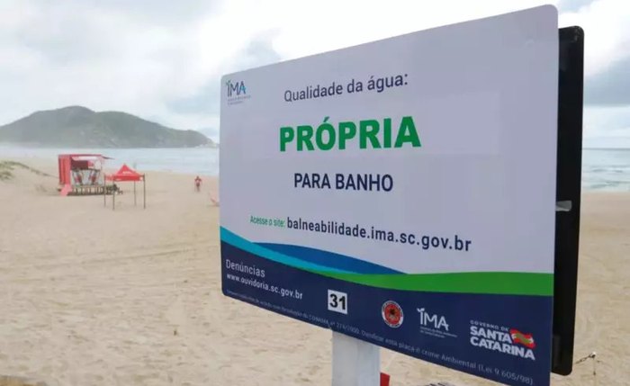 Placas semelhantes estão instaladas em praias de Santa Catarina Placas semelhantes estão instaladas em praias de Santa Catarina
