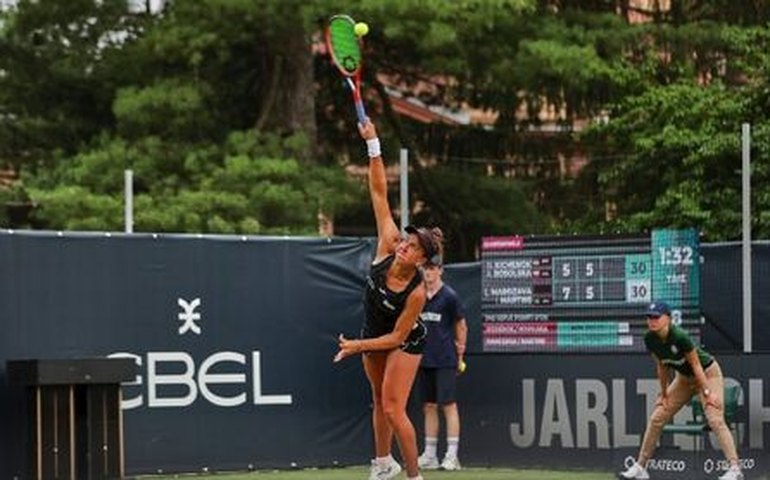 Chuva causa adiamento de final de duplas com tenista brasileira Ingrid Martins