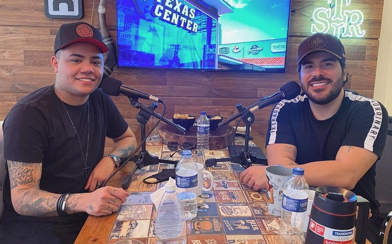 Renato Sertanejeiro faz entrevista exclusiva com Felipe Araújo