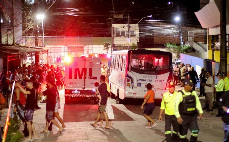 Acidente com micro-ônibus mata sete pessoas em  Pernambuco