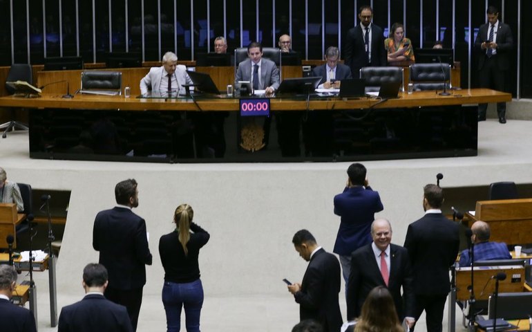 Câmara pode votar hoje projeto com novas regras para devedor contumaz