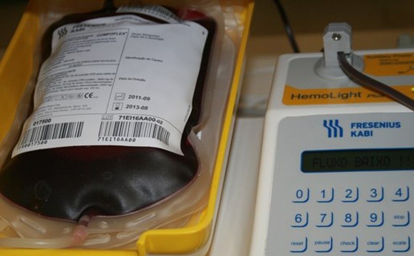 Hemoal realiza coleta de sangue no campus da Ufal, em Maceió, nesta terça-feira