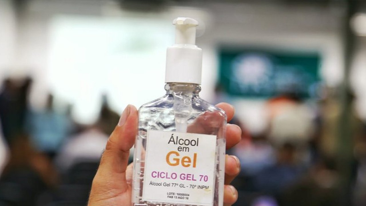 É seguro usar álcool em gel feito em casa?