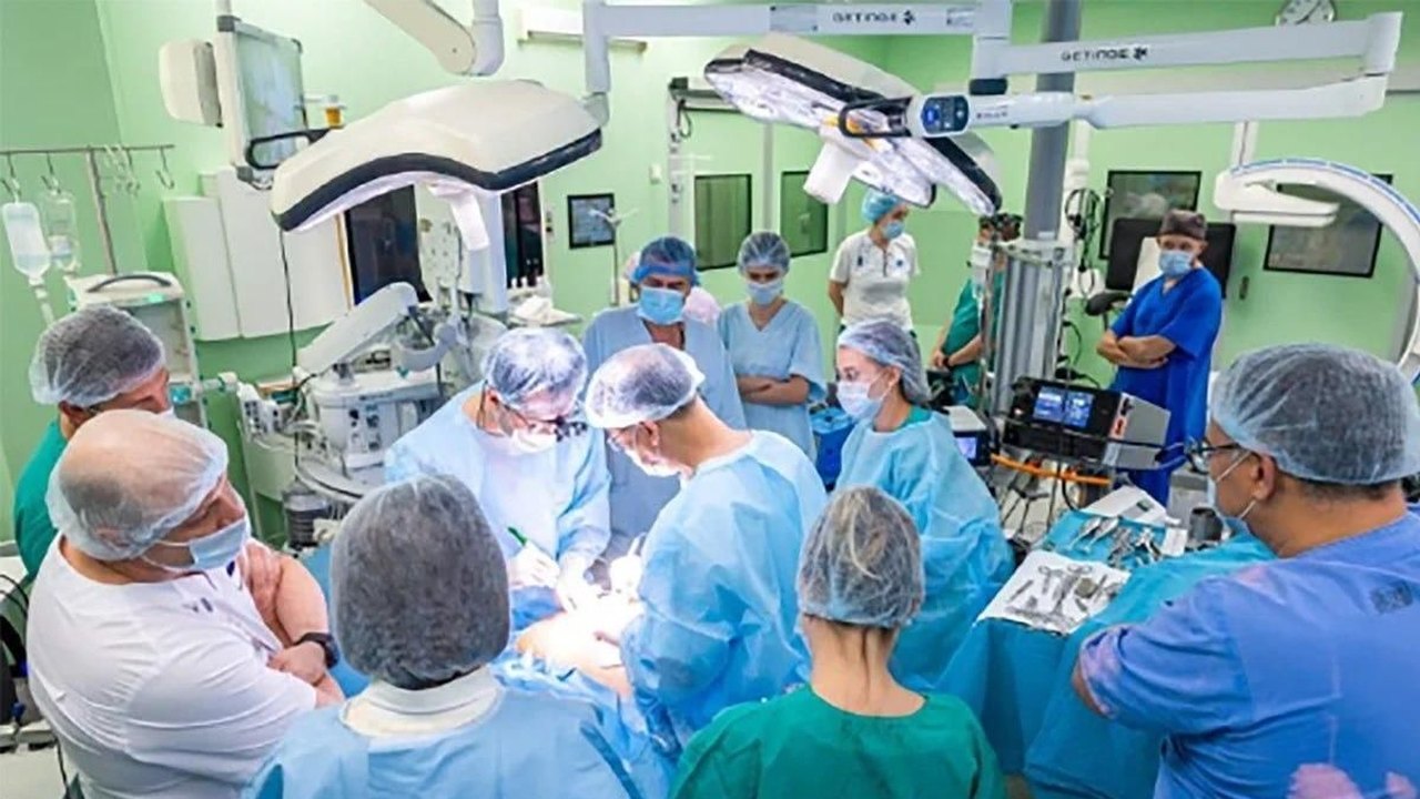 Equipe médica sino-russa realiza o que pode ser o 1º transplante de medula espinhal da história