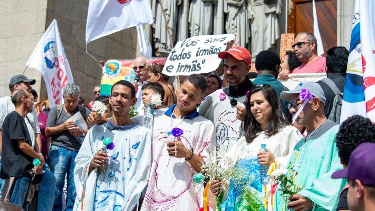 Sexta-feira Santa mobiliza fiéis pelo Brasil com celebrações e peregrinações (VÍDEOS)