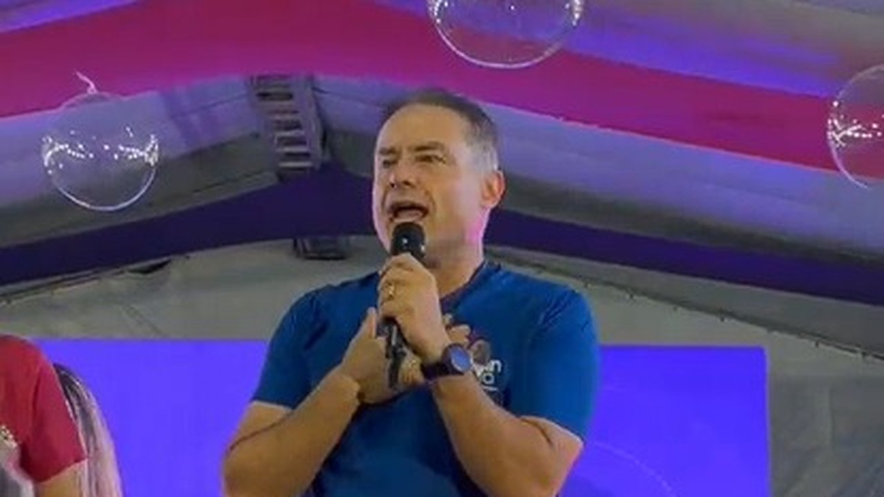 Renan diz que JHC vive “debaixo do edredom” e esconde apoio a Bolsonaro