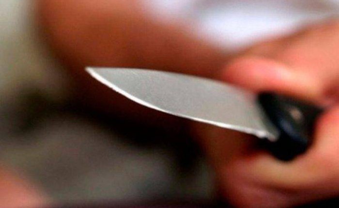 Homem é esfaqueado no rosto durante briga Homem é esfaqueado no rosto durante briga