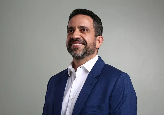 Paulo Dantas vota em Batalha neste domingo (30)