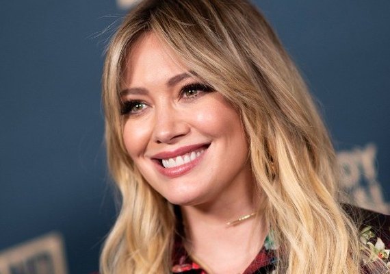 Hilary Duff divulga primeiras imagens de &#8216;How I Met Your Father&#8217;